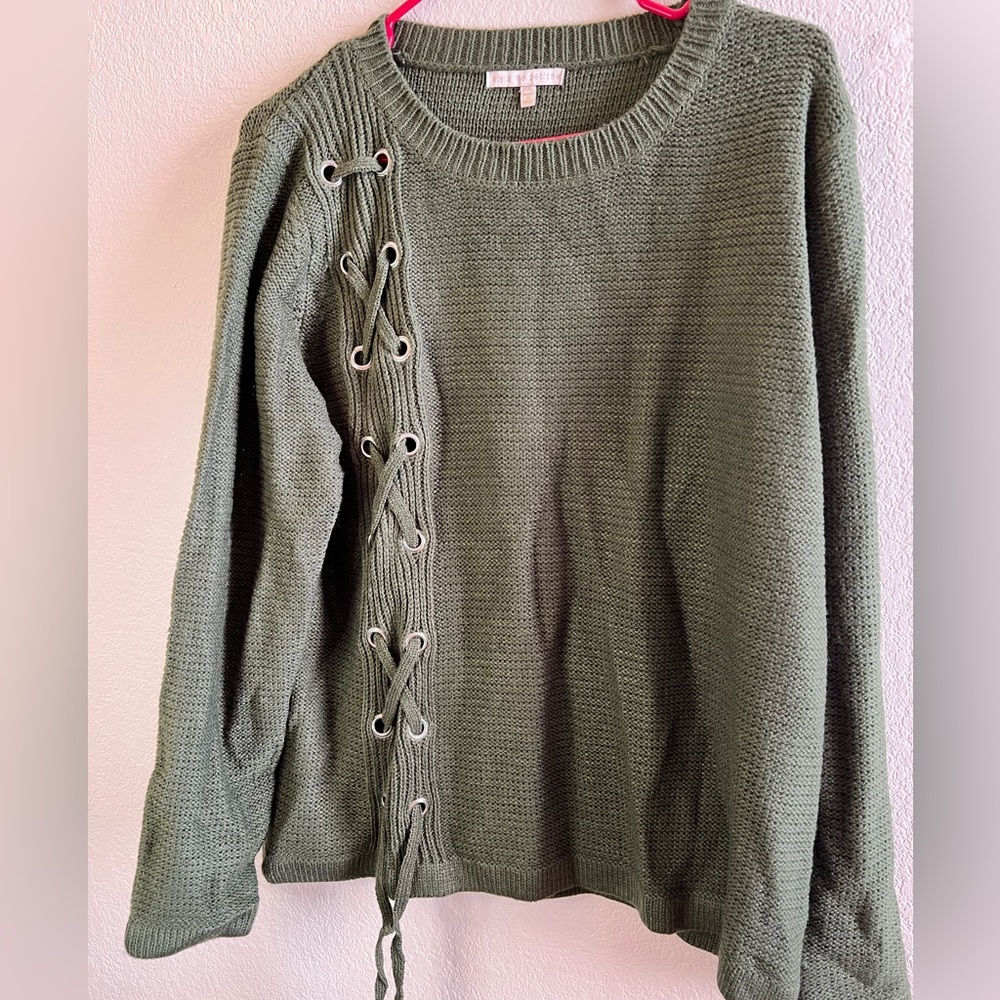 Style Me Petites Womens Sweater Size PXL,Nice Green Color,Very Soft
